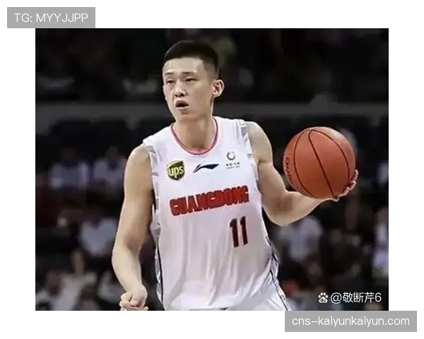 老将周鹏的防守课堂：向年轻队员亲身示范轮转要领